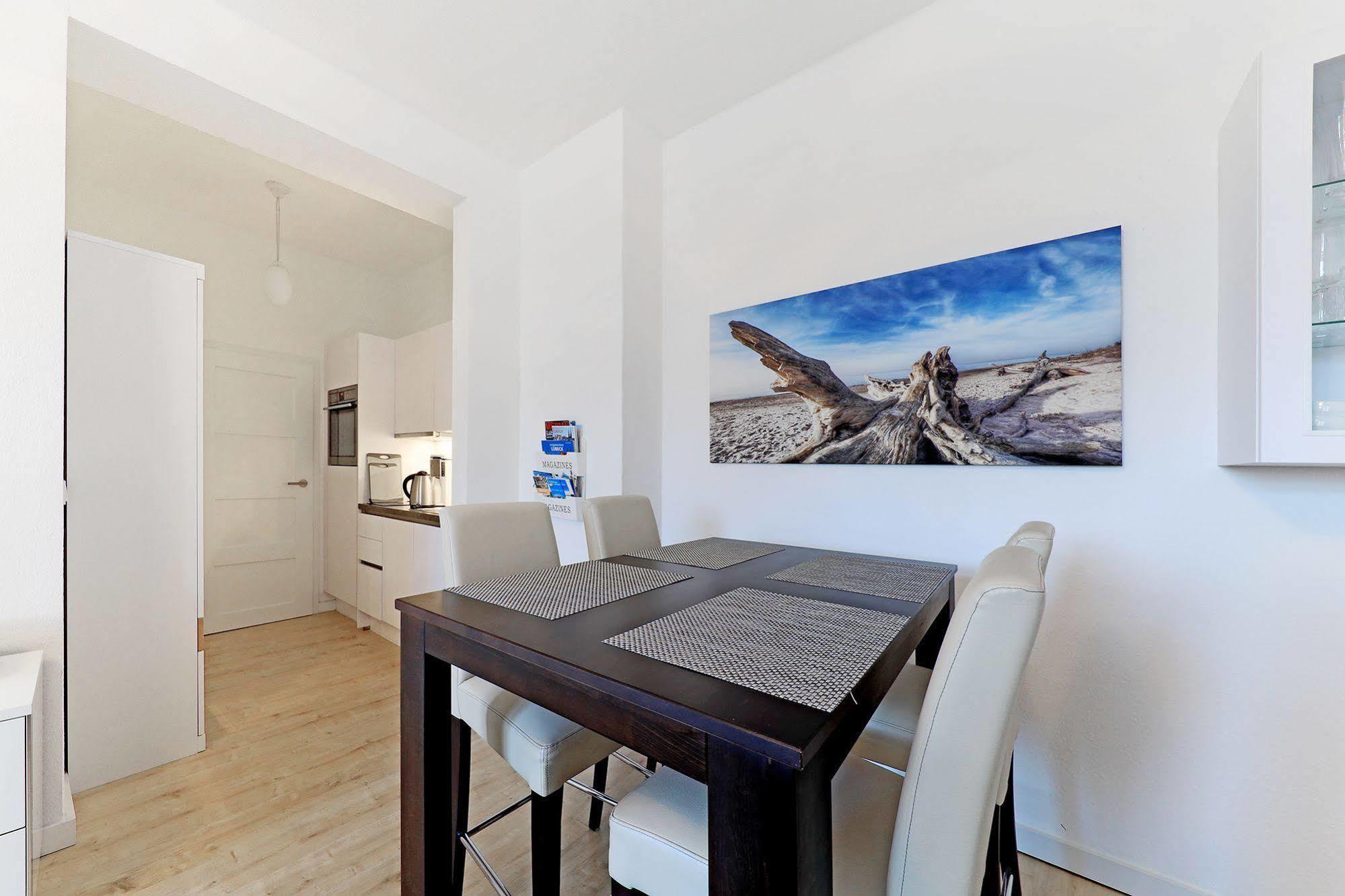 ליבק Apartment Traveblick מראה חיצוני תמונה