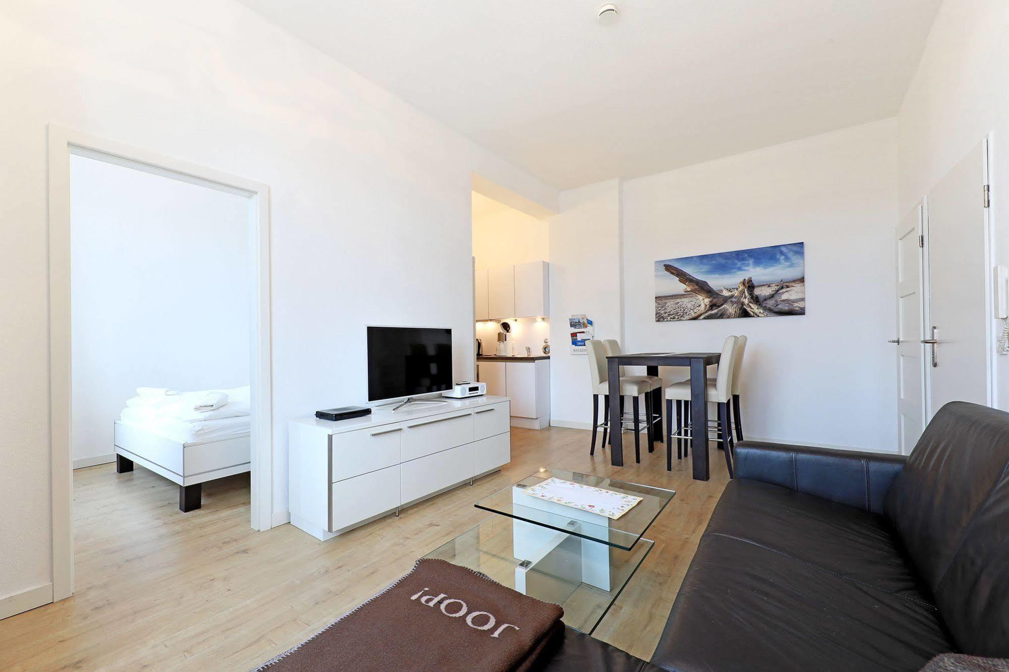 ליבק Apartment Traveblick מראה חיצוני תמונה